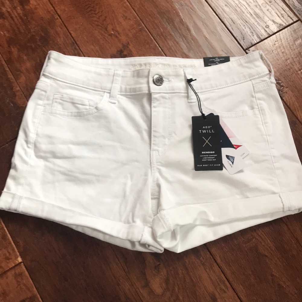 American Eagle Midi Stretch White Shorts Size 10